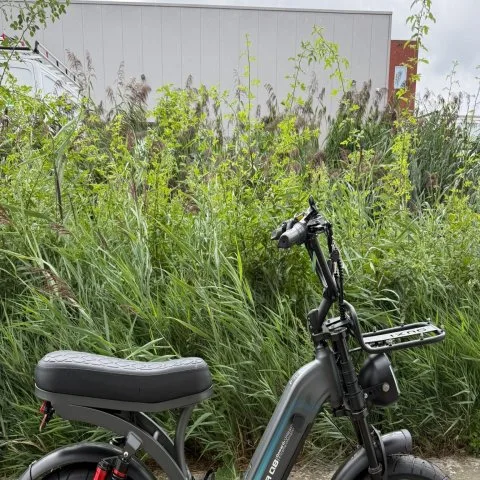 Q8 Vision Gray/Blue Edition